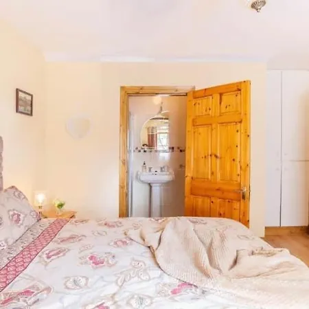 Katie Dalys Beaufort Holiday home *